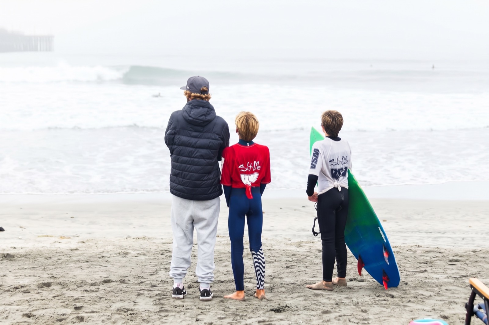 Lucas watching the lineup with two young surfers before their heat