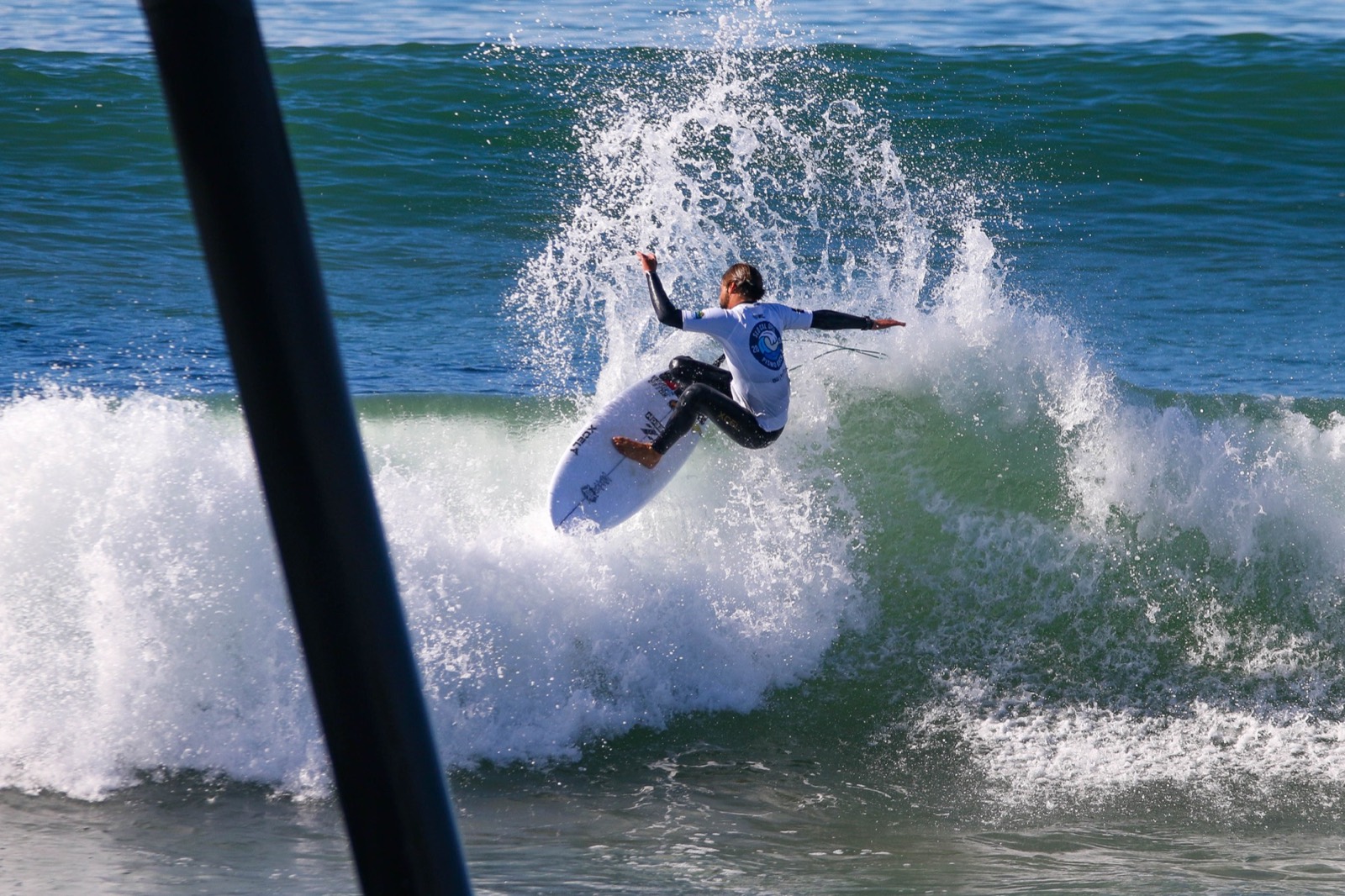Lucas Taub throwing spray on a turn during a WSL Qualifying Series heat